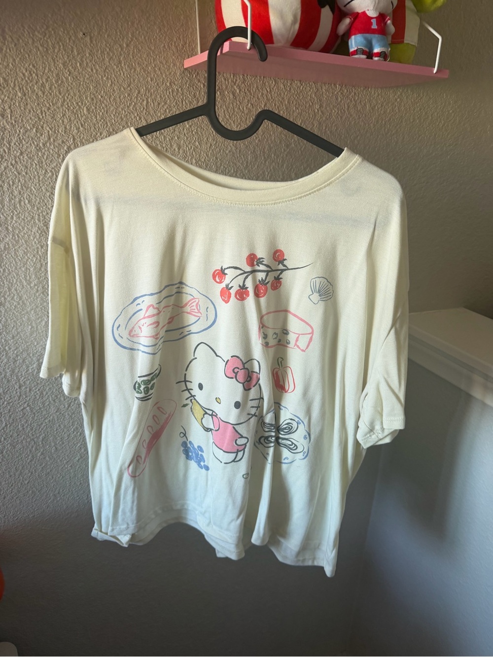XL Sanrio Hello Kitty Picnic Tomato Fish Artsy Shirt